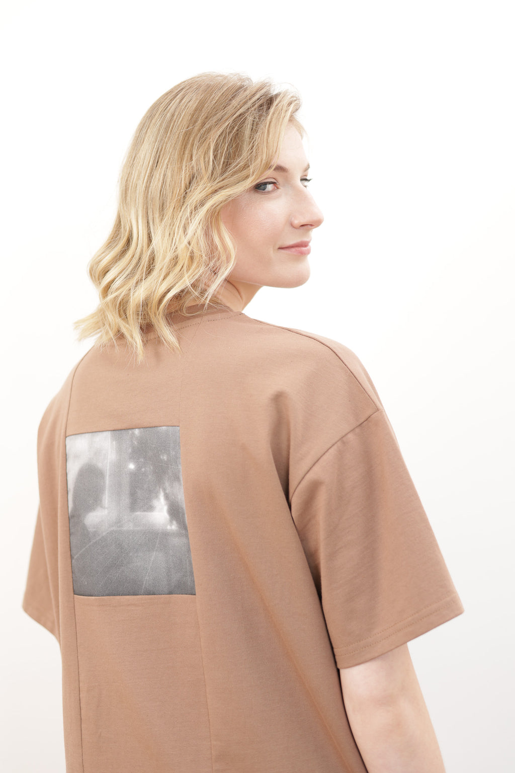 T-shirt john_caramel_05